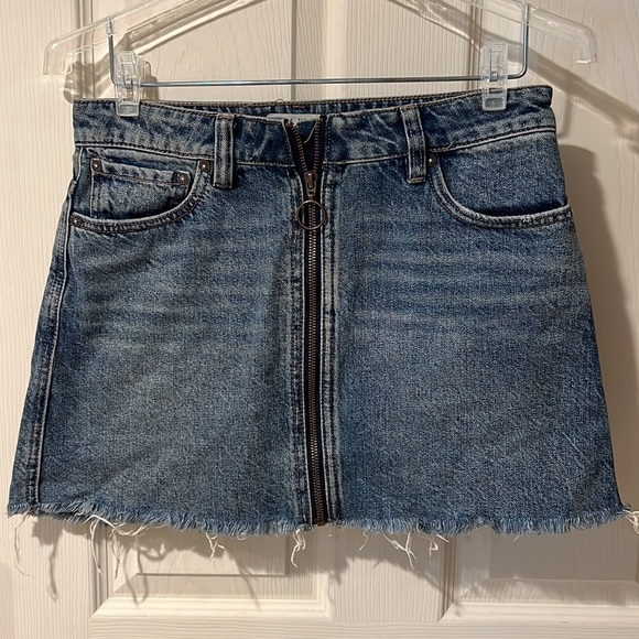 We the Free Free People Denim Frayed Mini Exposed Full Zipper, Circle Pull - Picture 7 of 12
